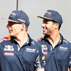 Max Verstappen y Daniel Ricciardo sonríen en Alemania