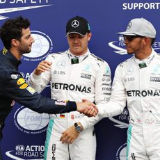 Saludos postclasificación entre Rosberg, Hamilton y Ricciardo