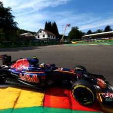 Dura jornada inicial para Carlos Sainz en Bélgica