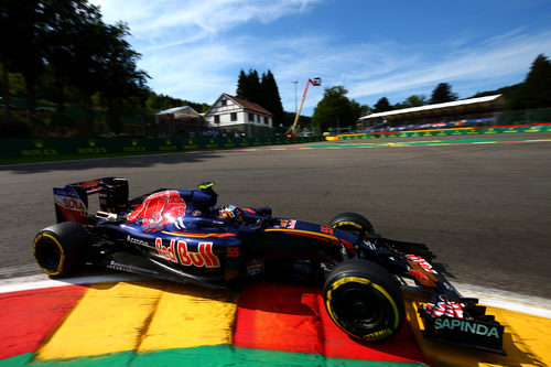 Dura jornada inicial para Carlos Sainz en Bélgica