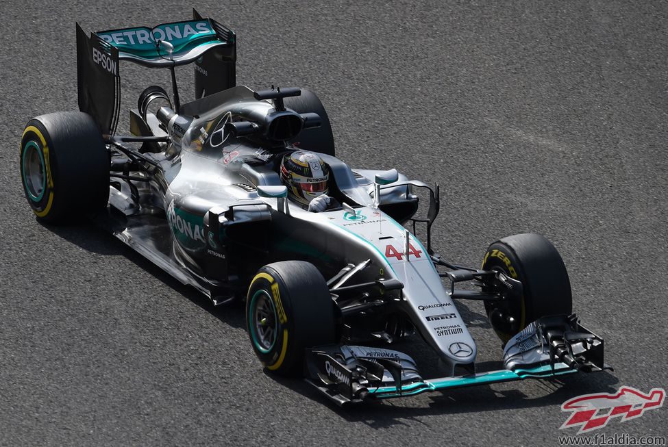 Lewis Hamilton tiene un fin de semana complicado
