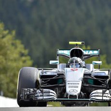 Nico Rosberg busca el ritmo en Bélgica