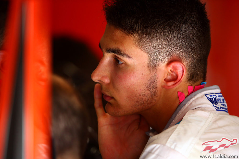 Esteban Ocon concentrado en su primer GP con Manor