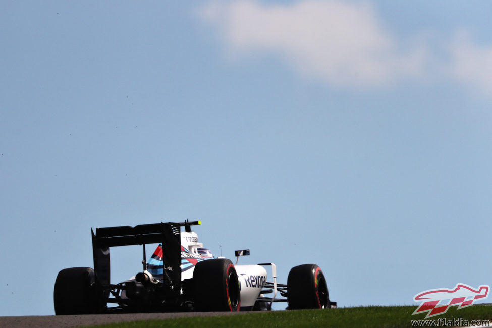 Valtteri Bottas rueda con superblandos