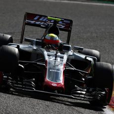 Romain Grosjean rueda con los neumáticos 'prime'