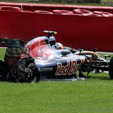 Carlos Sainz se queda fuera de carrera por un pinchazo