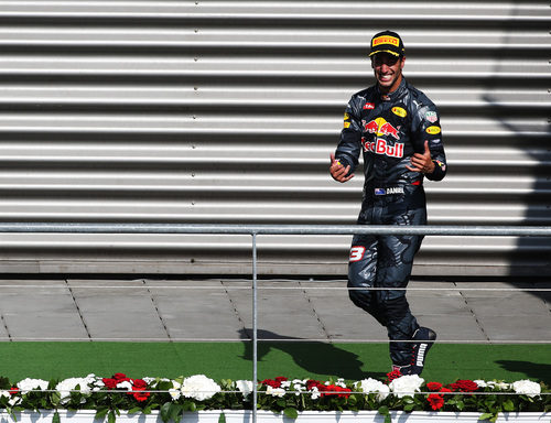 Sonrisa de Daniel Ricciardo en el podio de Spa