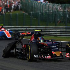 Momento del pinchazo de Carlos Sainz en Spa