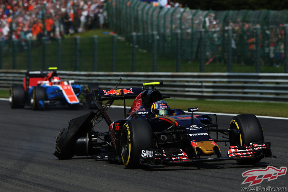 Momento del pinchazo de Carlos Sainz en Spa