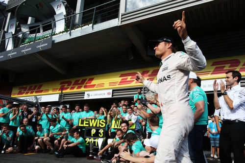 Mercedes celebra la victoria de Rosberg en Spa
