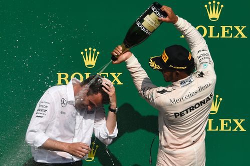 Lewis Hamilton celebra su tercer puesto en Spa