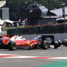 Sebastian Vettel se queda en medio de la pista