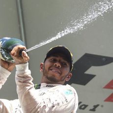 Lewis Hamilton empieza 21º y acaba 3º en Spa