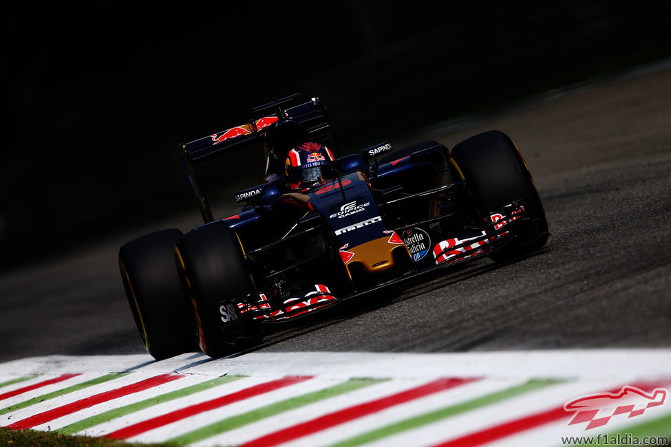 Daniil Kvyat sufre con las largas rectas del trazado de Monza