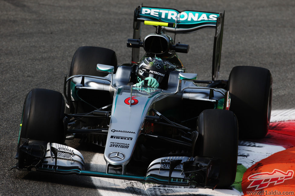 Nico Rosberg lidera la primera ronda de pruebas en Monza