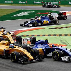 Los Sauber y los Renault batallan en Italia