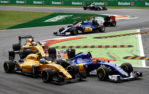 Los Sauber y los Renault batallan en Italia