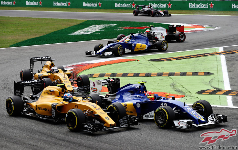 Los Sauber y los Renault batallan en Italia