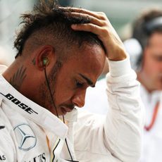 Lewis Hamilton se concentra para la carrera