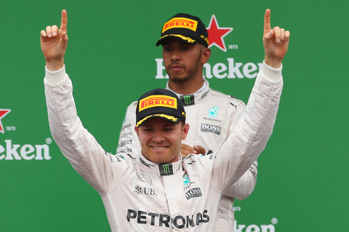 Alegría de Nico Rosberg y seriedad de Lewis Hamilton