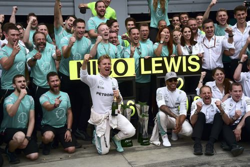Efusivo grito de Nico Rosberg al ganar en Monza