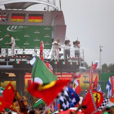 Champán en el podio y alegría en Monza