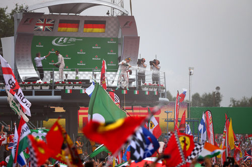 Champán en el podio y alegría en Monza