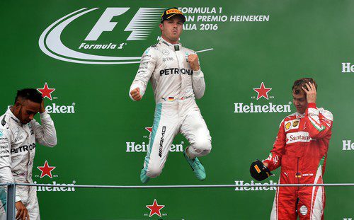 Tradicional salto de la victoria de Nico Rosberg
