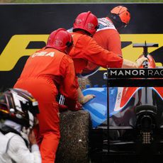 Los comisarios retiran el coche de Pascal Wehrlein