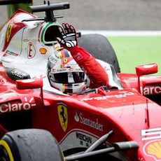 Sebastian Vettel saluda tras acabar la carrera