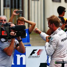 Euforia de Nico Rosberg frente a las cámaras