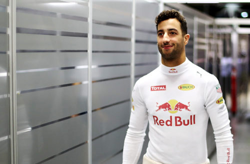 Sonrisa de Daniel Ricciardo antes de afrontar los libres