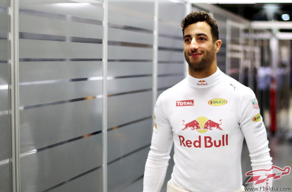 Sonrisa de Daniel Ricciardo antes de afrontar los libres