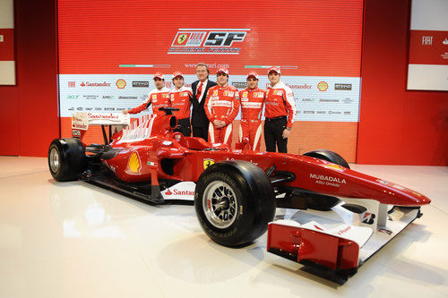 Montezemolo junto a sus cinco pilotos