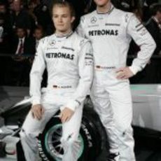 Schumacher y Rosberg posan juntos