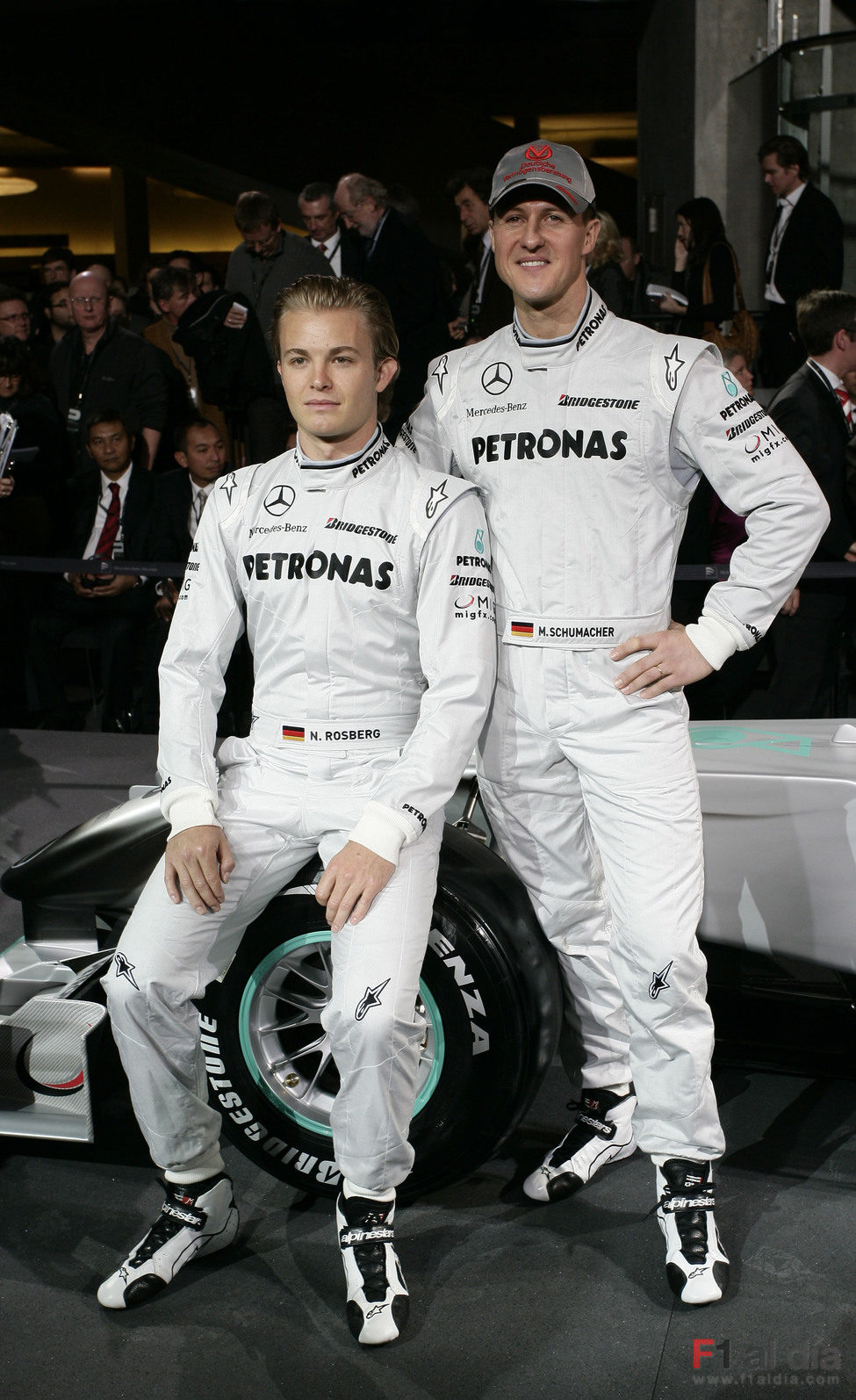 Schumacher y Rosberg posan juntos