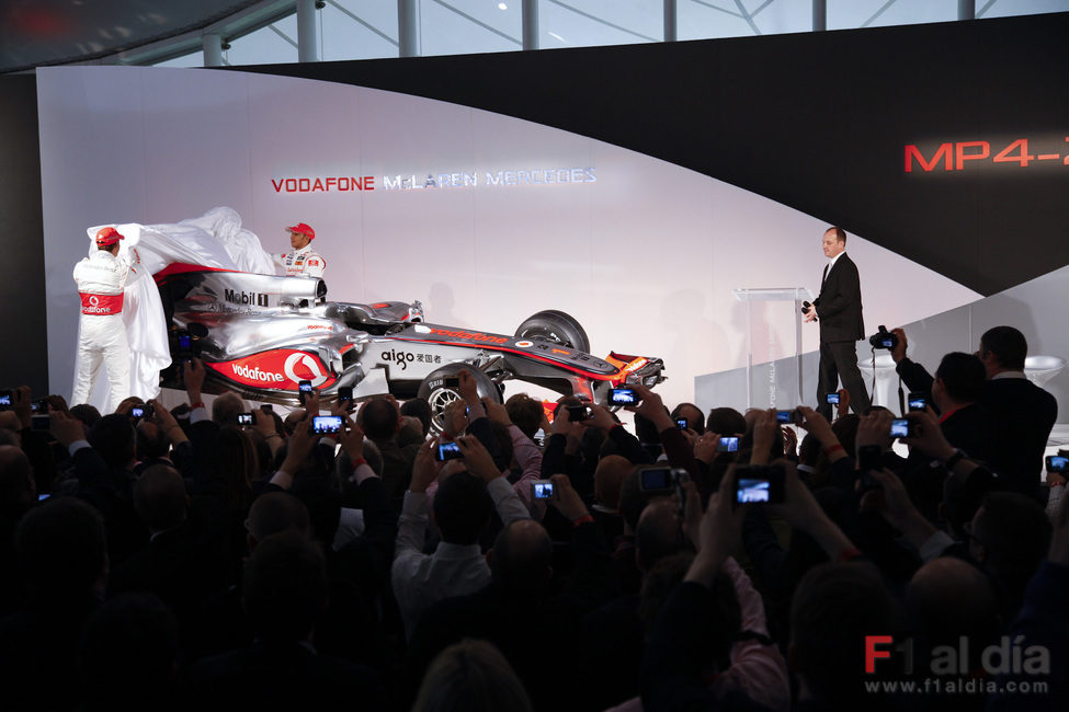 El MP4-25 se presenta