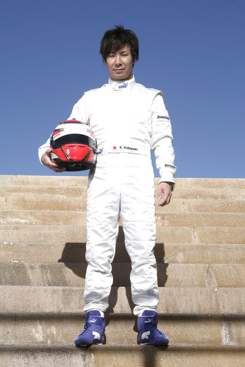 Kamui Kobayashi todo de blanco