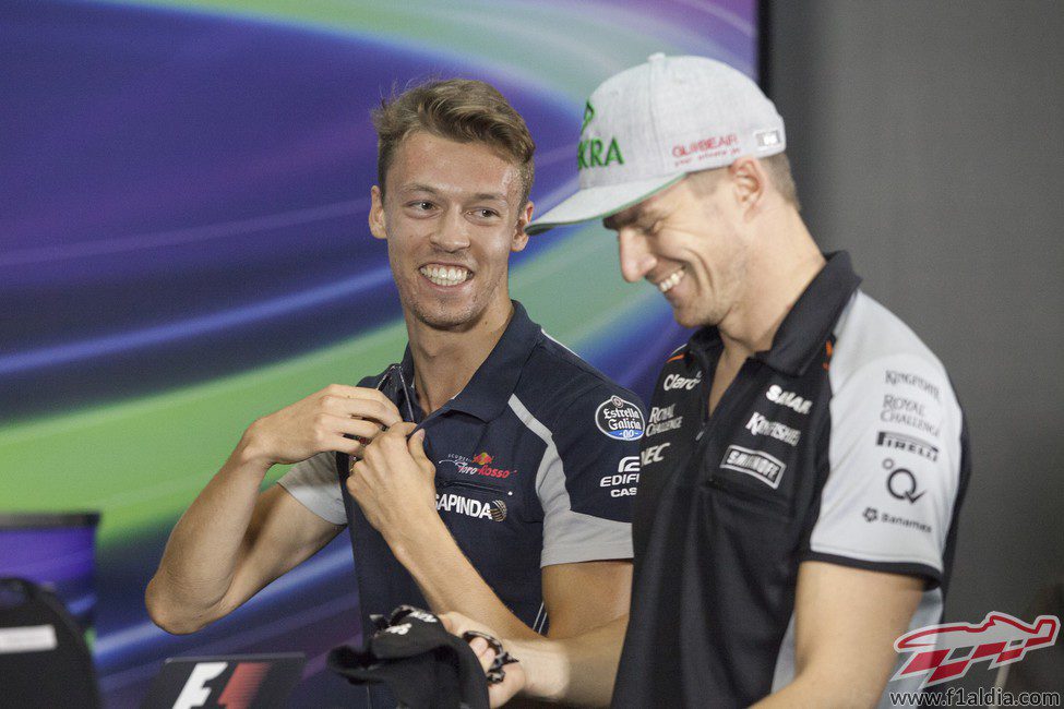 Risas de Nico Hülkenberg y Daniil Kvyat