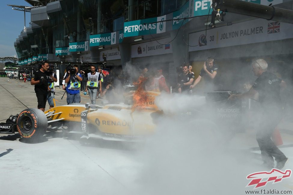 Incendio en el coche de Kevin Magnsusen en los Libres 1