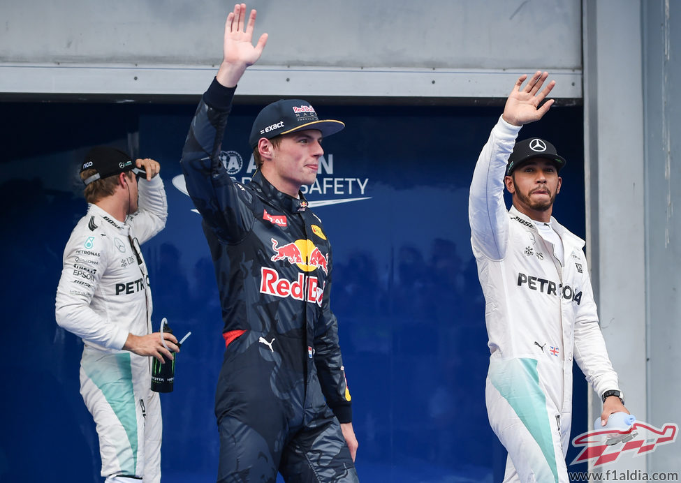 Hamilton, Rosberg y Verstappen vuelan en Sepang