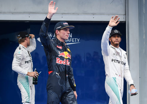 Hamilton, Rosberg y Verstappen vuelan en Sepang