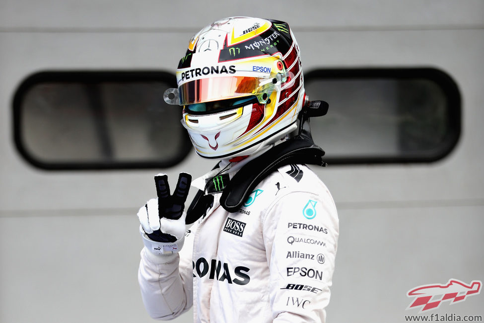 Alegría de Lewis Hamilton al conseguir la pole