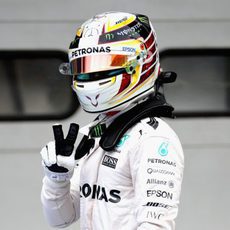 Alegría de Lewis Hamilton al conseguir la pole