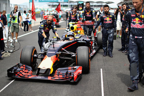 Max Verstappen se posiciona en parrilla