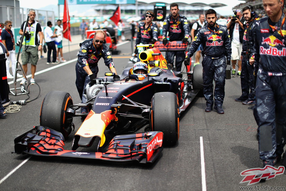 Max Verstappen se posiciona en parrilla