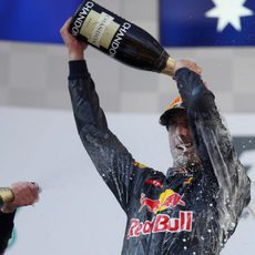 Ducha de champán en el podio para Daniel Ricciardo