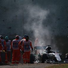 Lewis Hamilton abandona en Sepang por rotura de motor