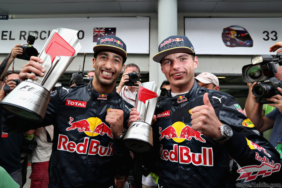 Sonrisa de Max Verstappen y Daniel Ricciardo en Sepang