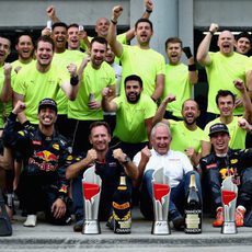 Más celebraciones del equipo Red Bull en Sepang